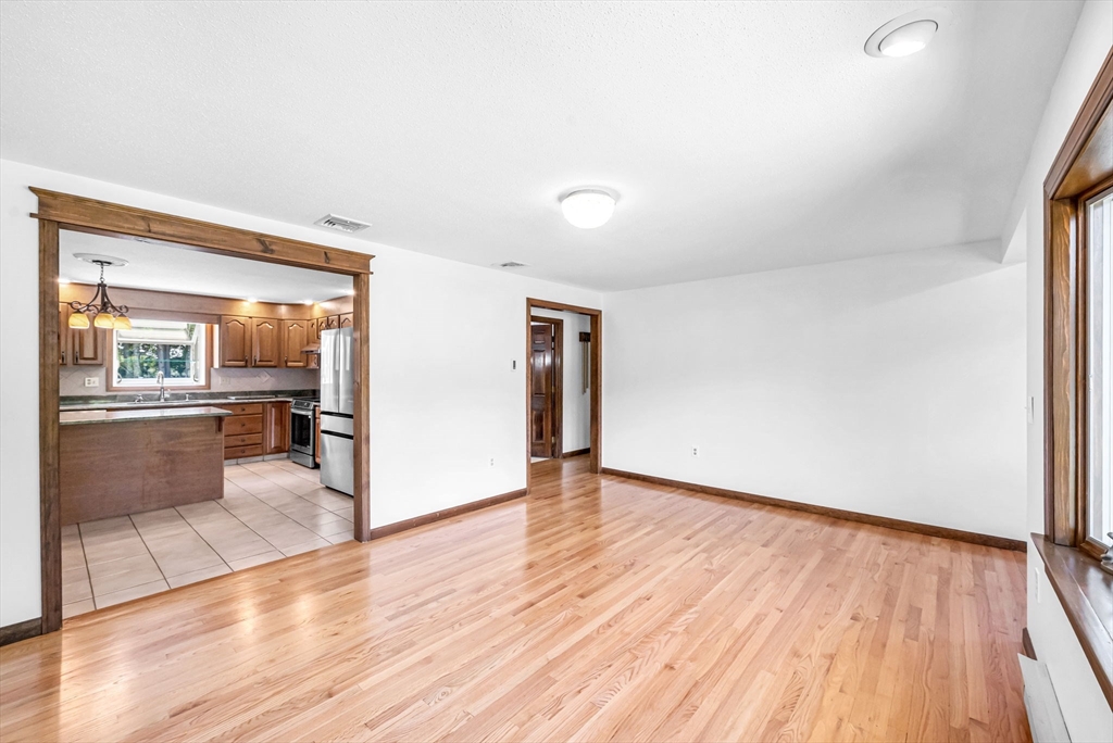 169 Country Road Agawam, MA 01001 - Photo 8 of 41