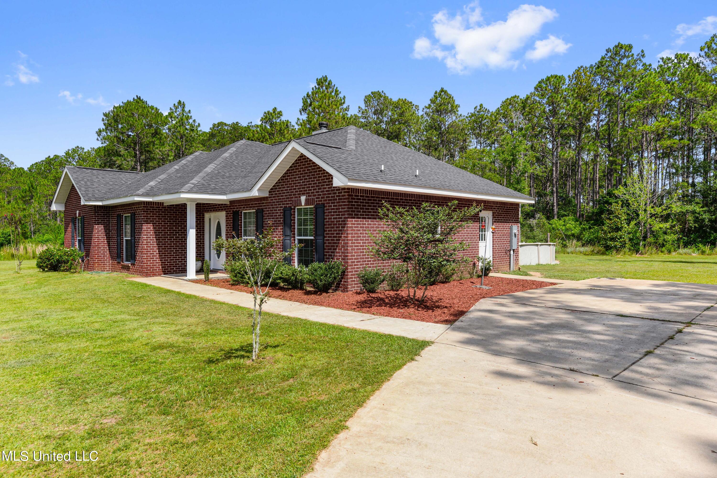 15325 Hardy Waltman Road Moss Point, MS 39562 - Photo 6 of 32 002