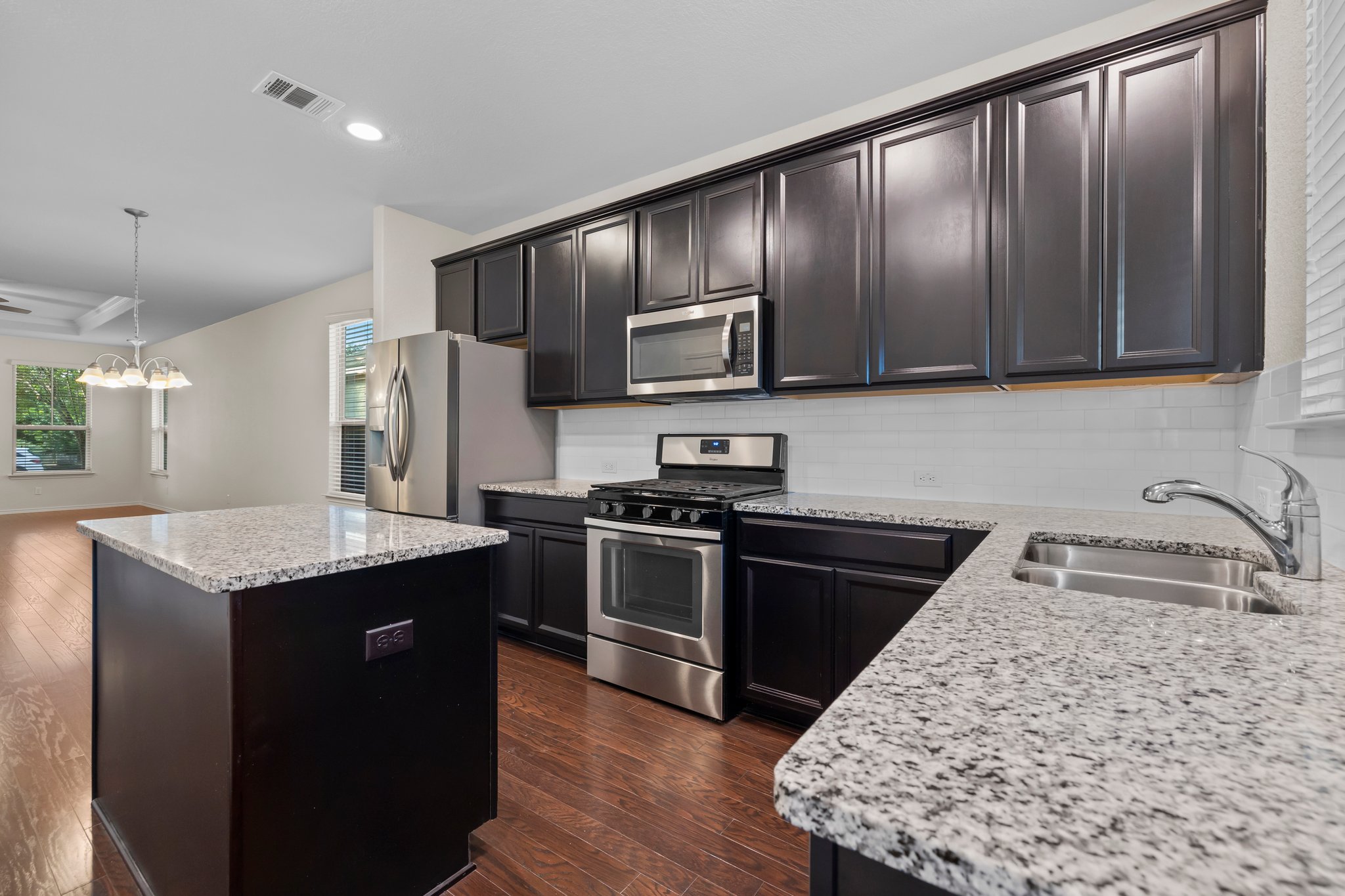 537 Bonnet Boulevard Georgetown, TX 78628 - Photo 10 of 25 Stainless steel appliances;
refrigerator staying for tenant use.