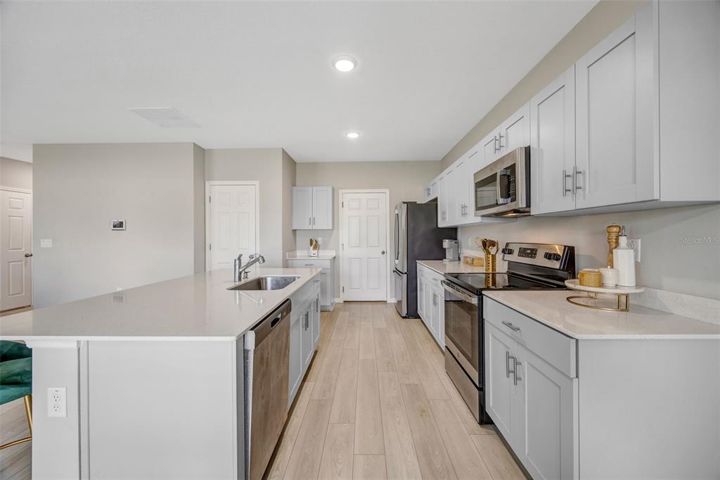 7571 Freesia Trace Wesley Chapel, FL 33545 - Photo 5 of 50