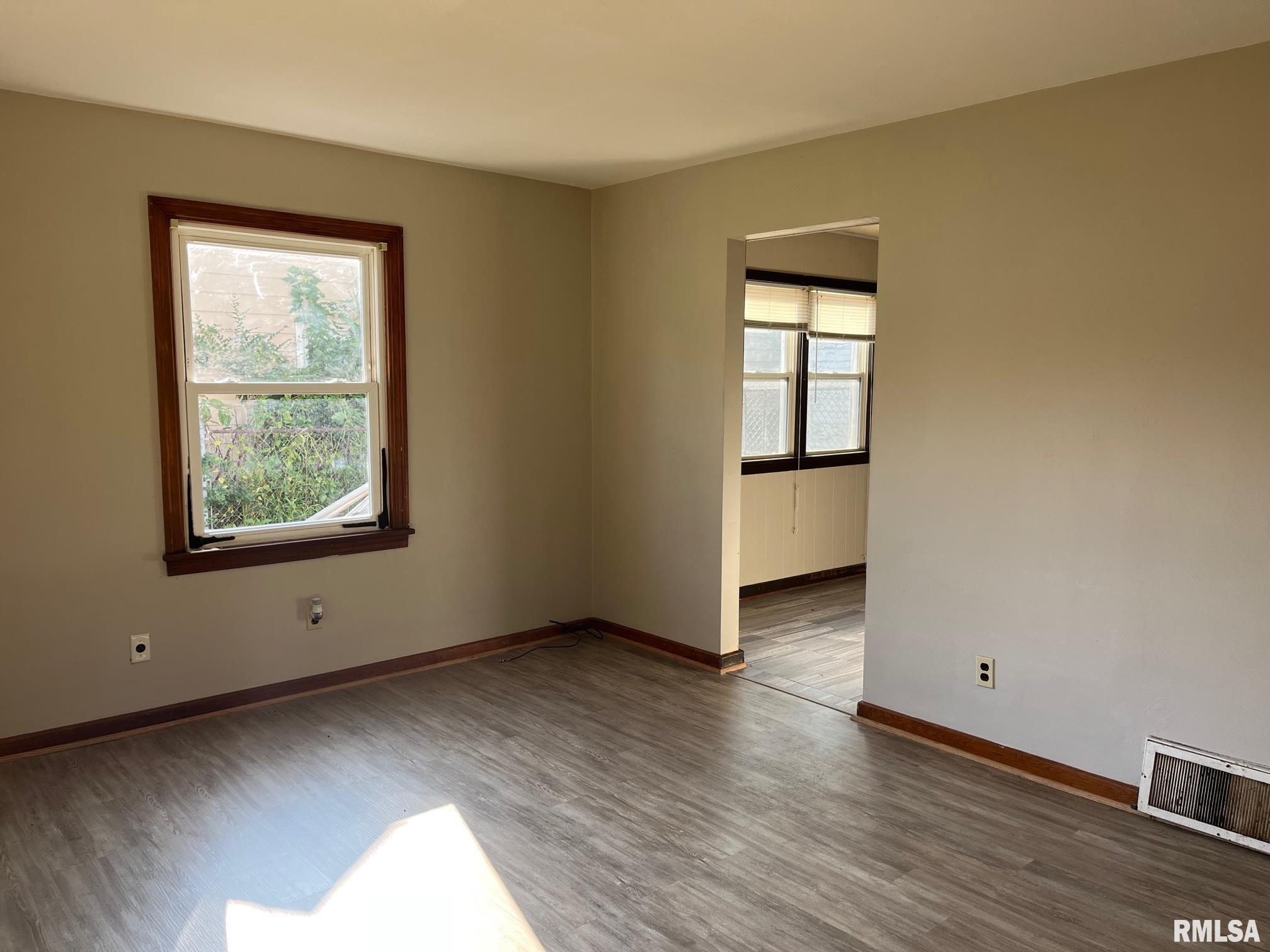 3036 Louise Lane Springfield, IL 62702 - Photo 3 of 12