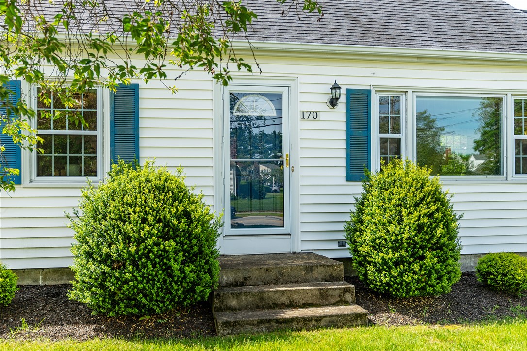 170 Pilgrim Parkway Warwick, RI 02888 - Photo 4 of 48