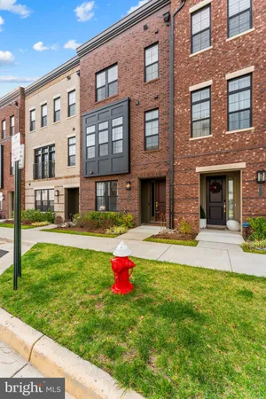 $949,900 | 43433 Wilcox Terrace, Ashburn, VA 20148