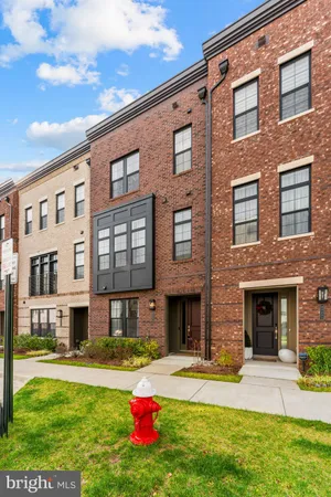$949,900 | 43433 Wilcox Terrace, Ashburn, VA 20148