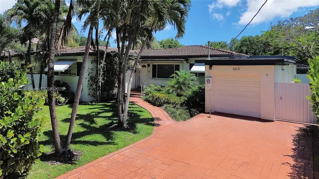 $7,500 | 660 Northeast 121st Street, Unit 660, Biscayne Park, FL 33161