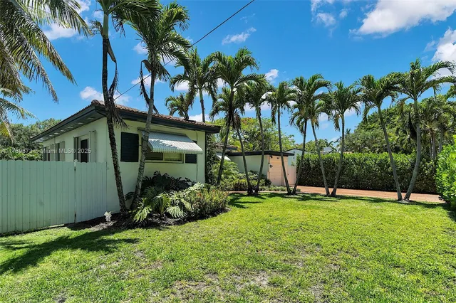 $7,500 | 660 Northeast 121st Street, Unit 660, Biscayne Park, FL 33161