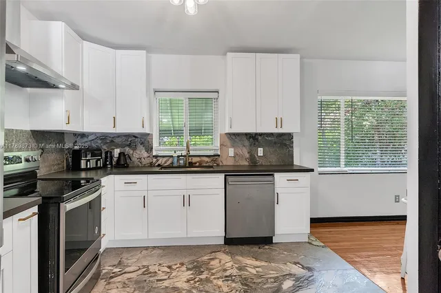 $7,500 | 660 Northeast 121st Street, Unit 660, Biscayne Park, FL 33161