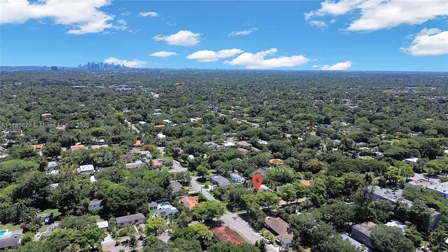 $7,500 | 660 Northeast 121st Street, Unit 660, Biscayne Park, FL 33161