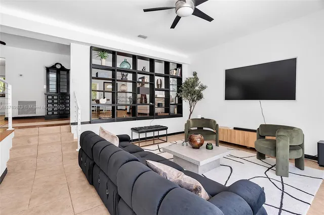 $7,500 | 660 Northeast 121st Street, Unit 660, Biscayne Park, FL 33161