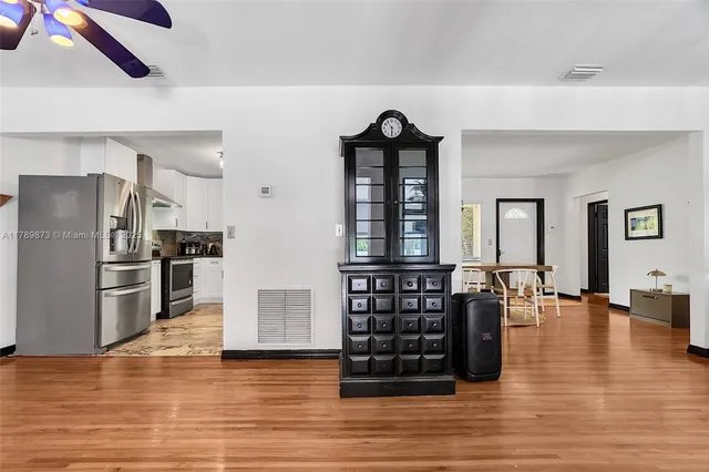 $7,500 | 660 Northeast 121st Street, Unit 660, Biscayne Park, FL 33161