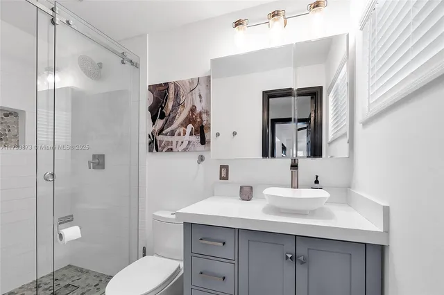 $7,500 | 660 Northeast 121st Street, Unit 660, Biscayne Park, FL 33161