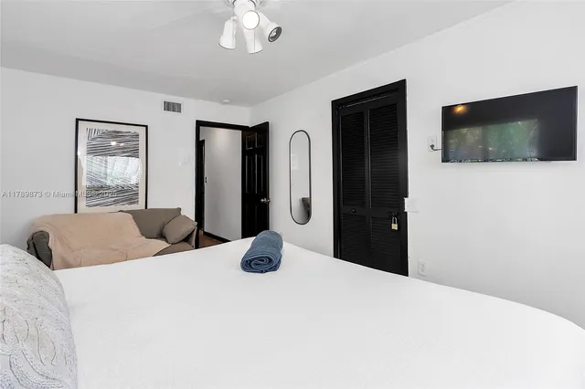 $7,500 | 660 Northeast 121st Street, Unit 660, Biscayne Park, FL 33161