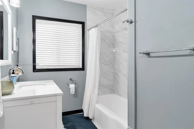 $7,500 | 660 Northeast 121st Street, Unit 660, Biscayne Park, FL 33161