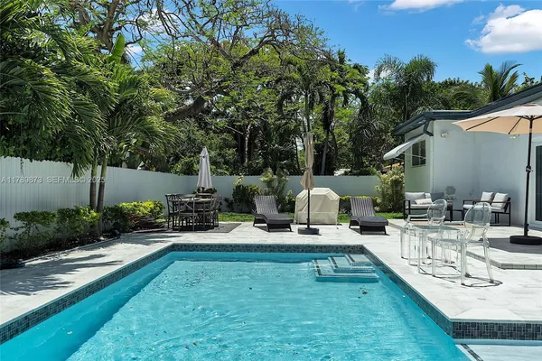 $7,500 | 660 Northeast 121st Street, Unit 660, Biscayne Park, FL 33161