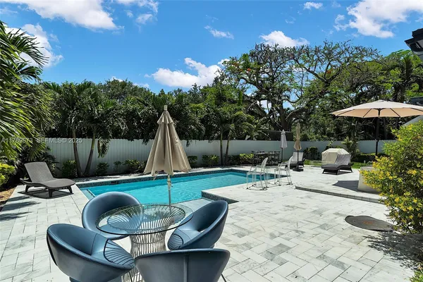 $7,500 | 660 Northeast 121st Street, Unit 660, Biscayne Park, FL 33161