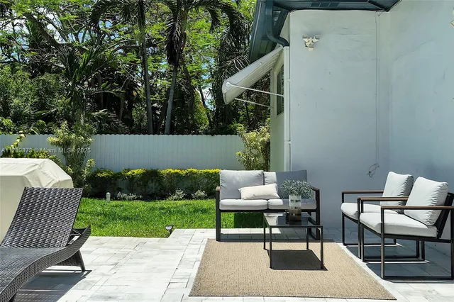 $7,500 | 660 Northeast 121st Street, Unit 660, Biscayne Park, FL 33161