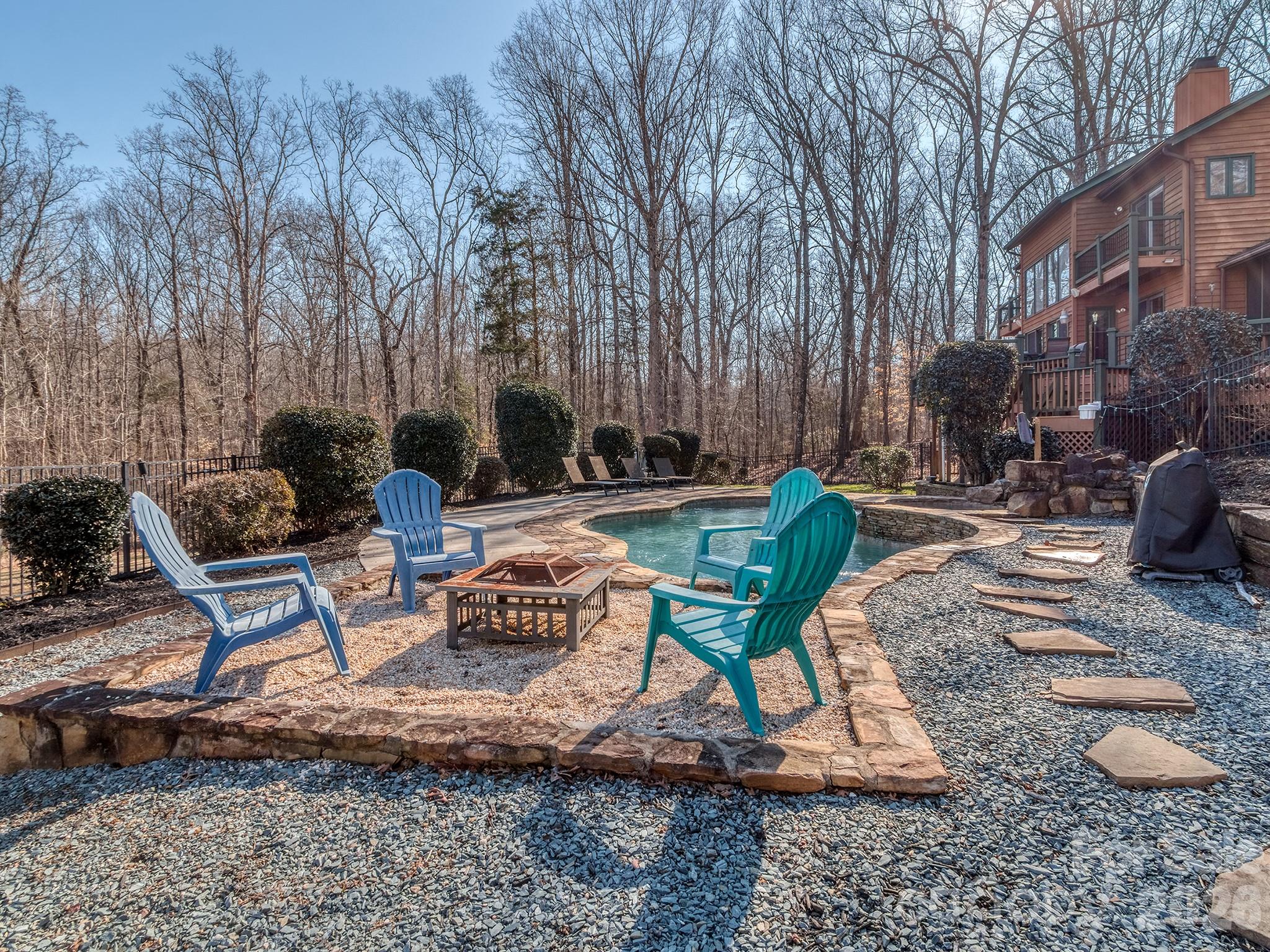 8723 Crestview Road Waxhaw, NC 28173 - Photo 30 of 33 a view of a backyard with sitting area