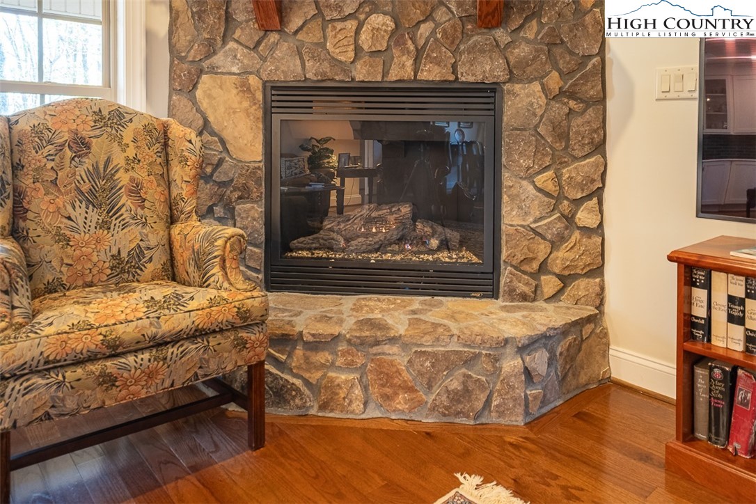 158 Northview Ridge Glade Valley, NC 28627 - Photo 14 of 27 a living room with furniture