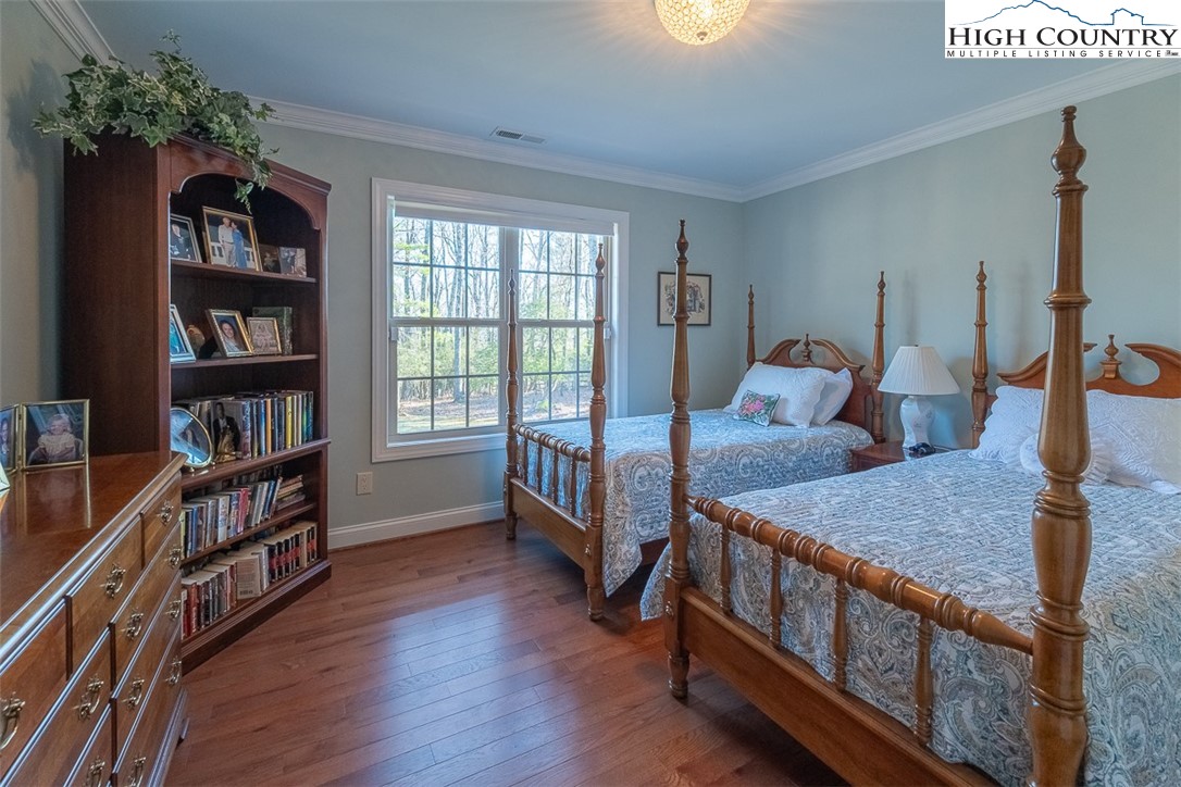 158 Northview Ridge Glade Valley, NC 28627 - Photo 21 of 27 a living room with furniture and a book shelf