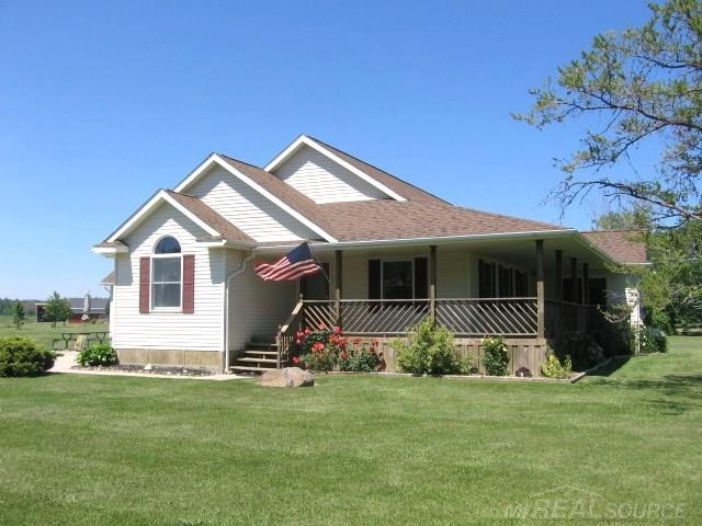 6235 Harrington Road Croswell, MI 48422 - Photo 3 of 46 31295348-2.JPG