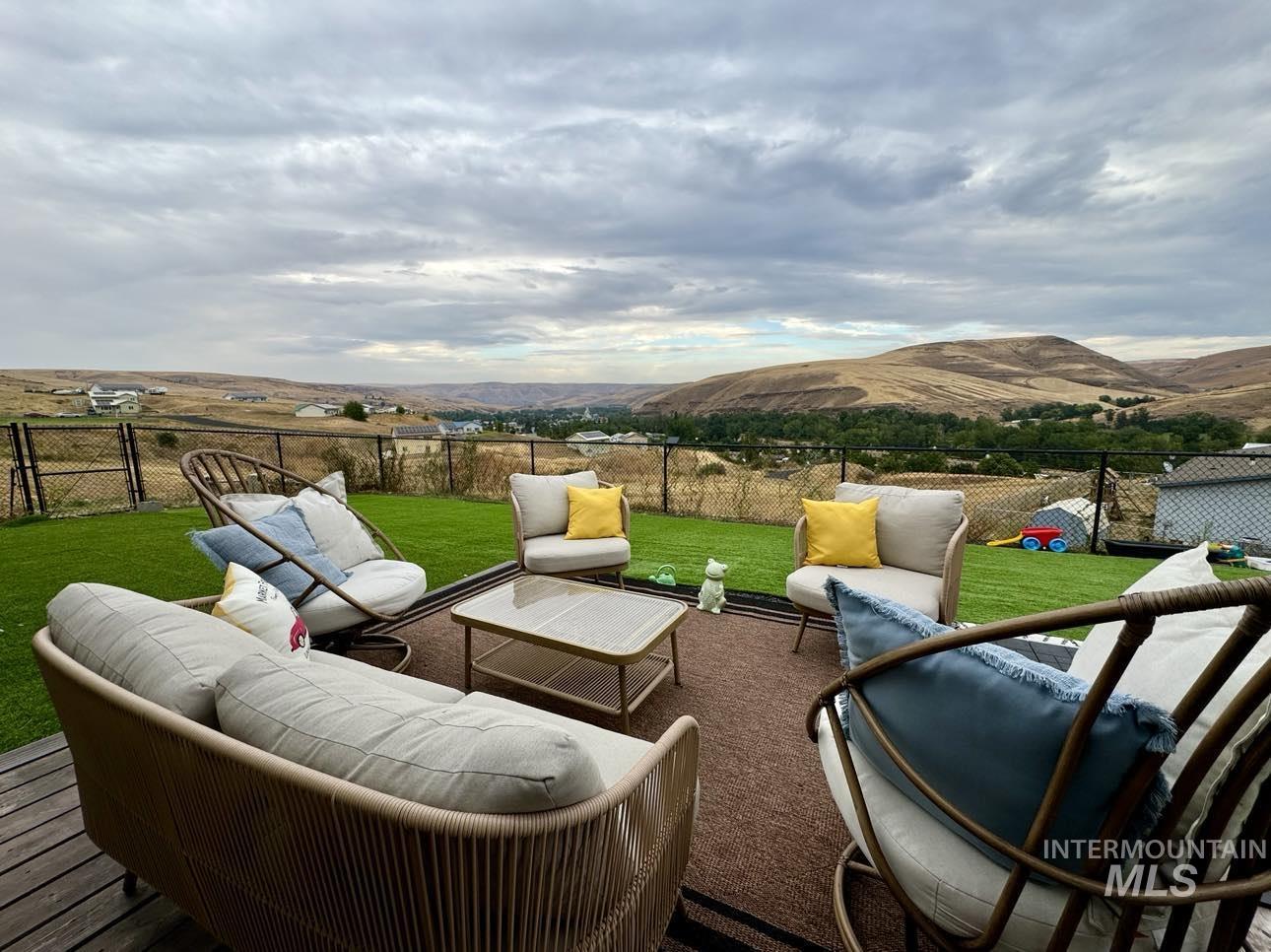 986 Parade Avenue Lapwai, ID 83540 - Photo 12 of 12 Fenced backyard featuring an outdoor living space and a mountain view