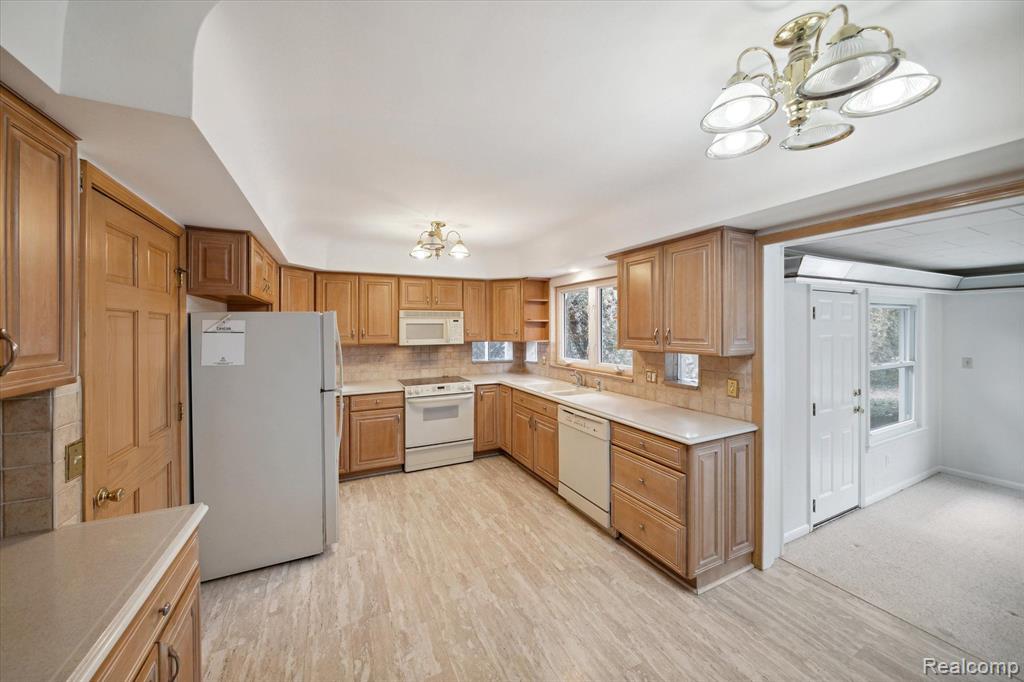 44 Roslyn Road Grosse Pointe Shores, MI 48236 - Photo 11 of 38