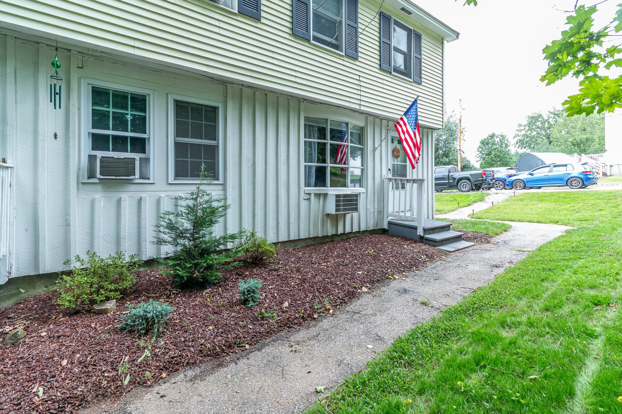 67 R Tsienneto Road Derry, NH 03038 - Photo 2 of 28