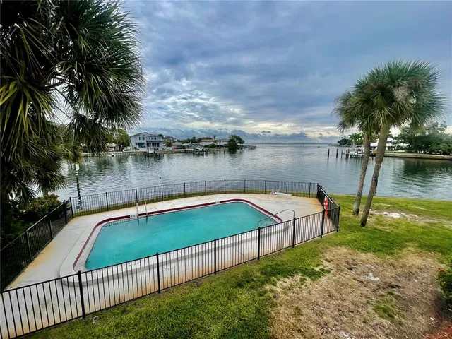 $2,900 | 1361 Snell Isle Boulevard Northeast, Unit 6, St. Petersburg, FL 33704