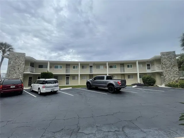 $2,900 | 1361 Snell Isle Boulevard Northeast, Unit 6, St. Petersburg, FL 33704