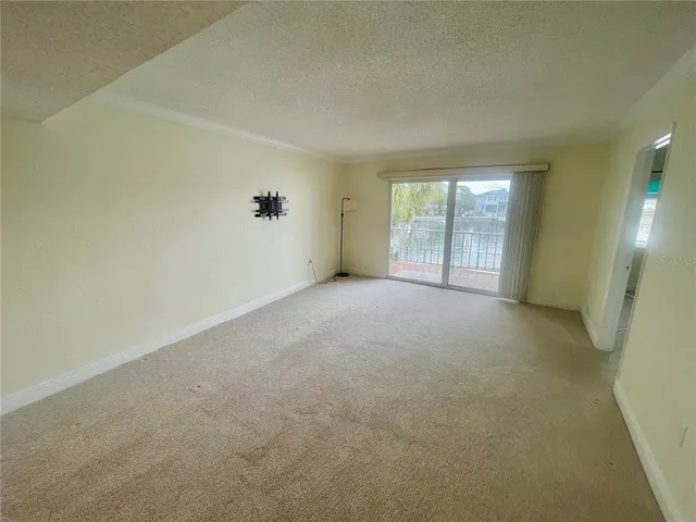 $2,900 | 1361 Snell Isle Boulevard Northeast, Unit 6, St. Petersburg, FL 33704