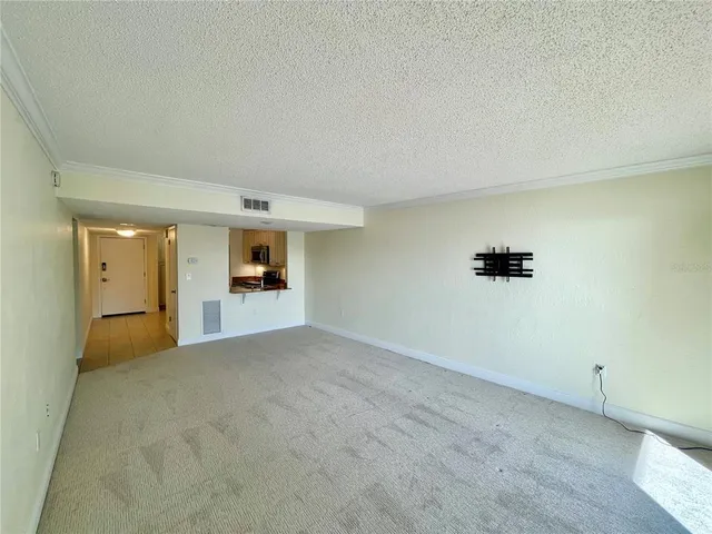 $2,900 | 1361 Snell Isle Boulevard Northeast, Unit 6, St. Petersburg, FL 33704