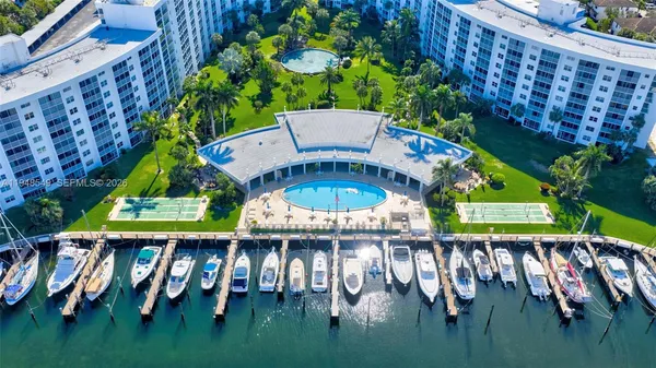 $224,900 | 2731 Northeast 14th Street, Unit 1019, Pompano Beach, FL 33062