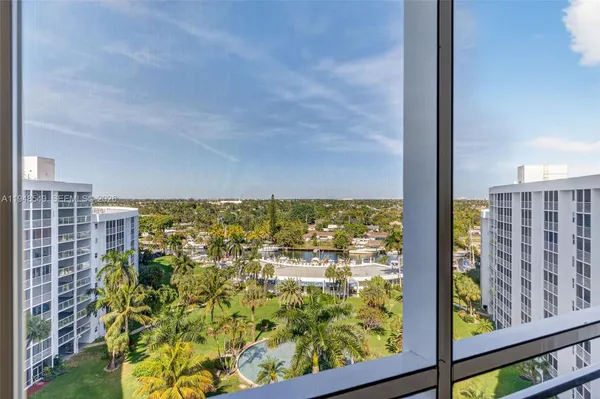 $224,900 | 2731 Northeast 14th Street, Unit 1019, Pompano Beach, FL 33062