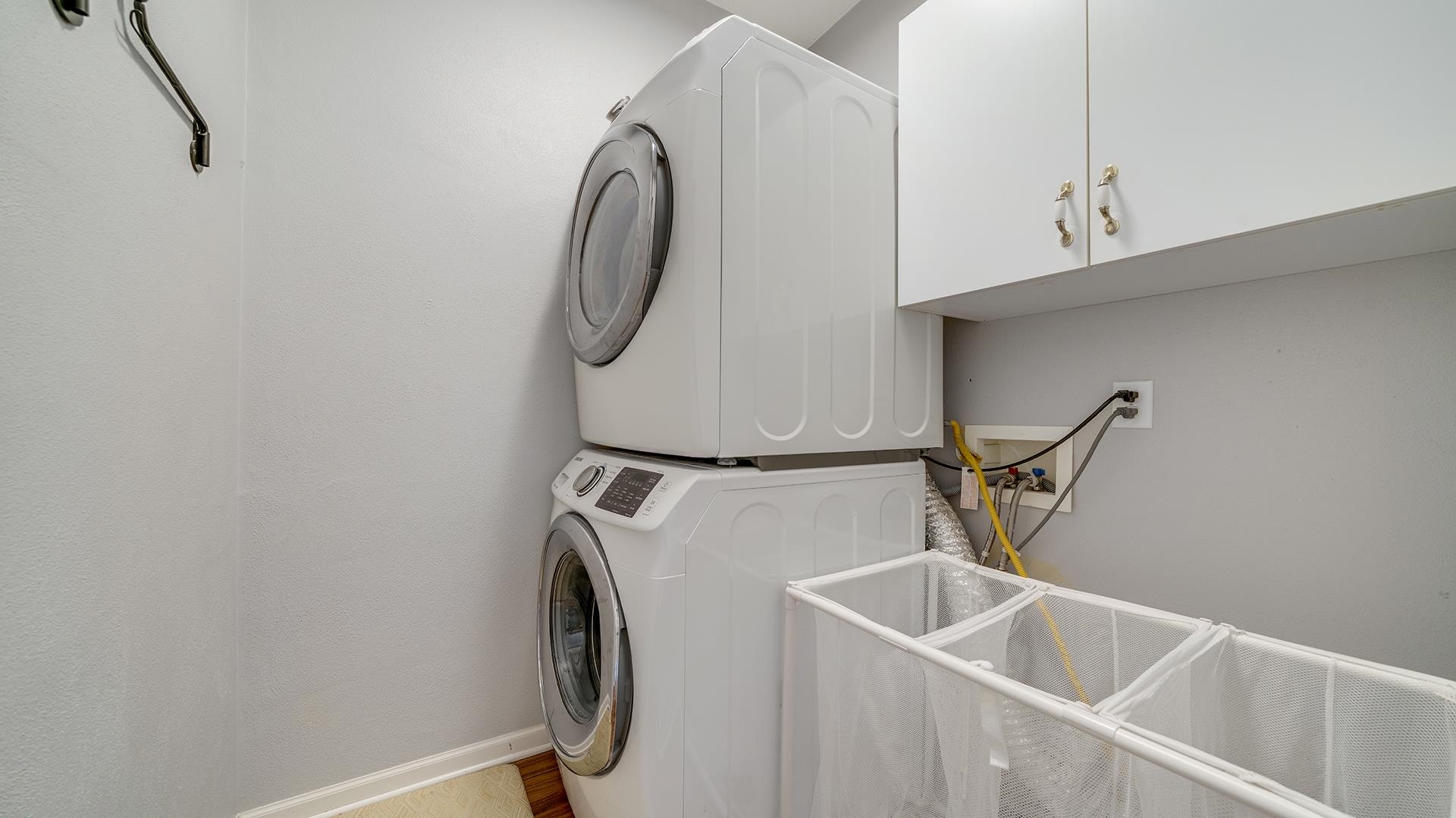 7676 Forest Way Roscoe, IL 61073 - Photo 25 of 56 a bathroom with a sink and mirror