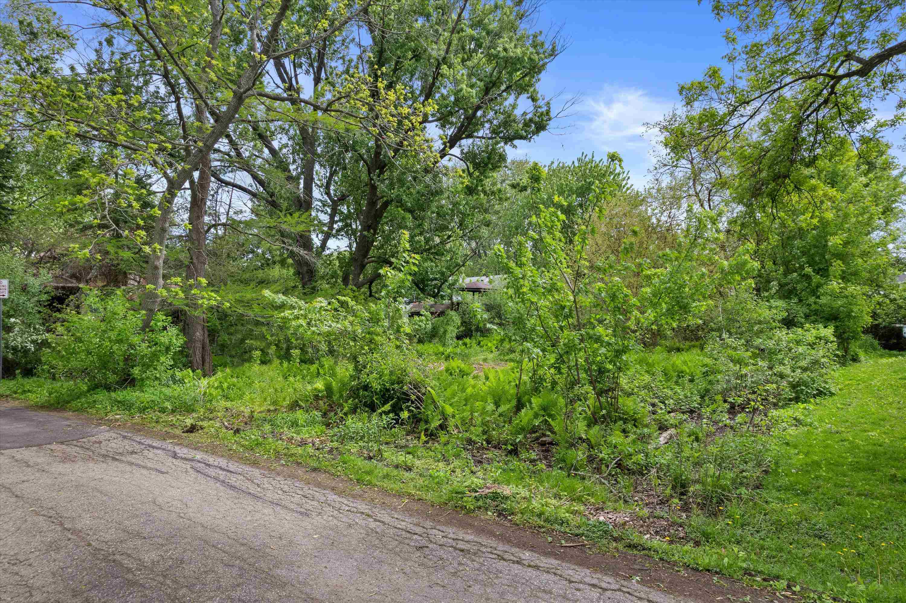 2025 Irwin Madison, WI 53713 - Photo 4 of 12 Gallery Image 4