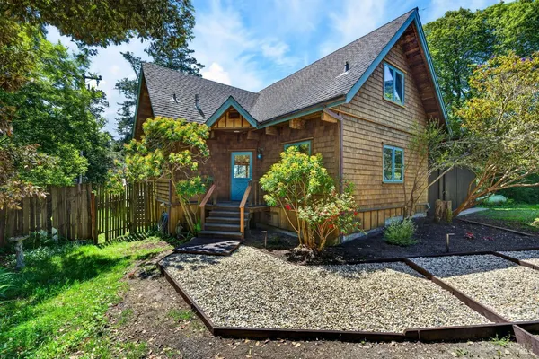 $1,100,000 | 10390 Hills Road, Mendocino, CA 95460