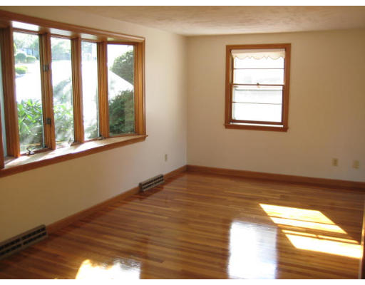 41 Louise Road Braintree, MA 02184 - Photo 5 of 14 Gallery Image 5