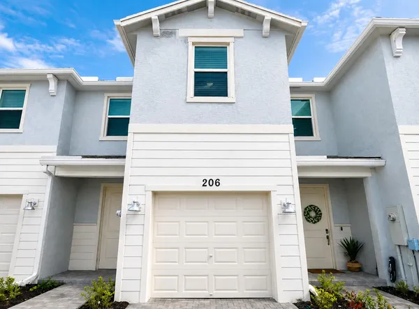 $2,400 | 206 Southeast Woodbark Street, Unit 206, Port St. Lucie, FL 34984