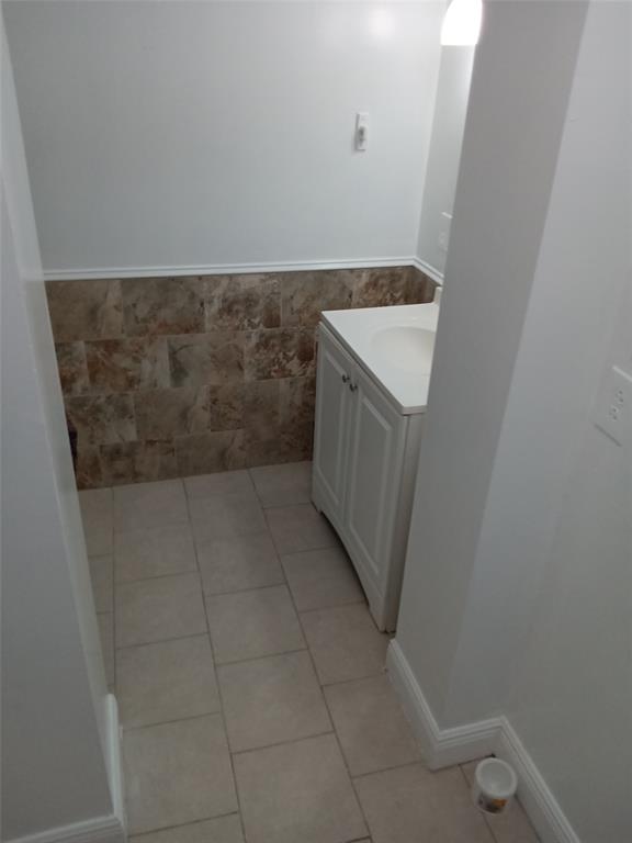 120 Northeast 26th Court Pompano Beach, FL 33064 - Photo 27 of 33 a utility room with a sink