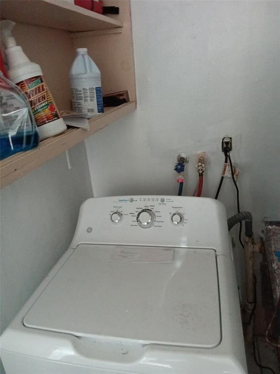 120 Northeast 26th Court Pompano Beach, FL 33064 - Photo 33 of 33 a utility room with dryer and washer