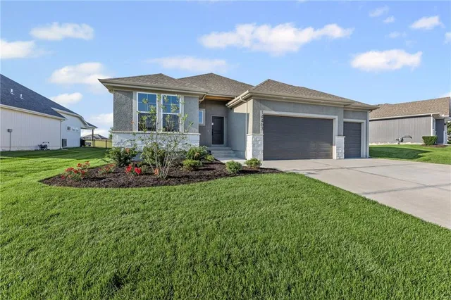 $585,000 | 14463 Aurora Lane, Basehor, KS 66007