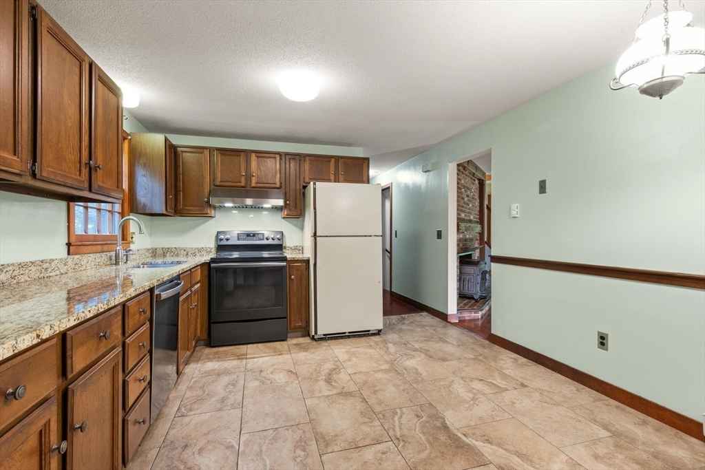 653 Townsend Road Groton, MA 01450 - Photo 9 of 42 Gallery Image 9