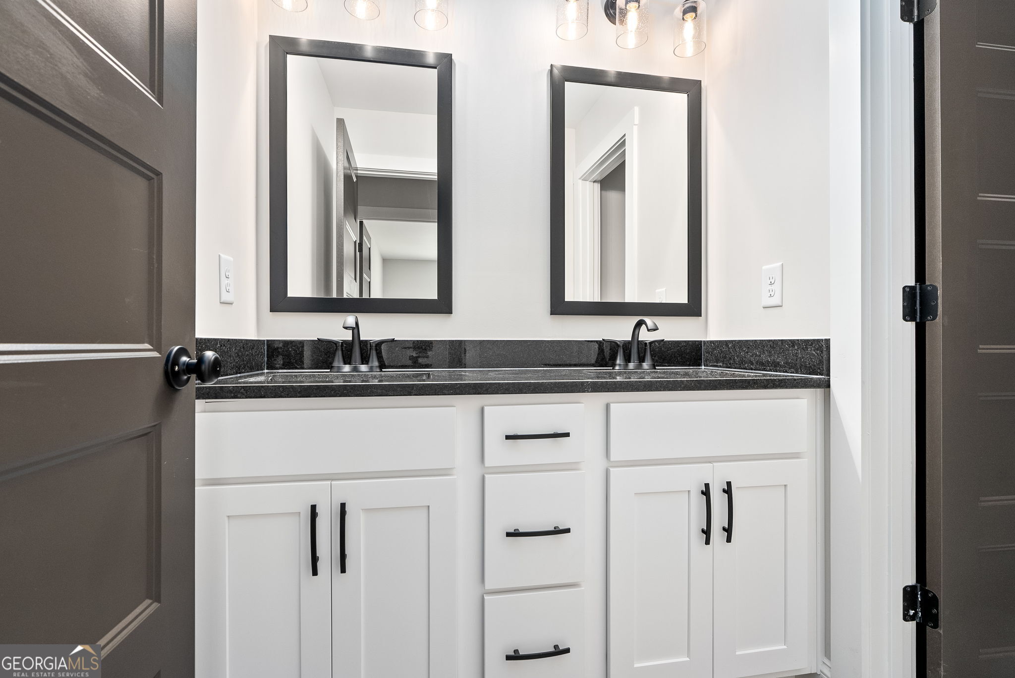 5021 Hammett Road Hogansville, GA 30230 - Photo 28 of 33 a bathroom with double sink and a mirror