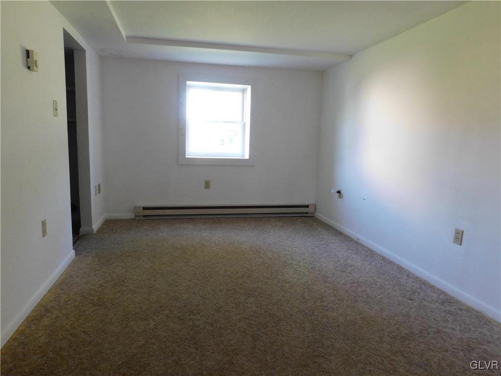 2808 Middletown Road Bethlehem, PA 18020 - Photo 23 of 40 an empty room with a window