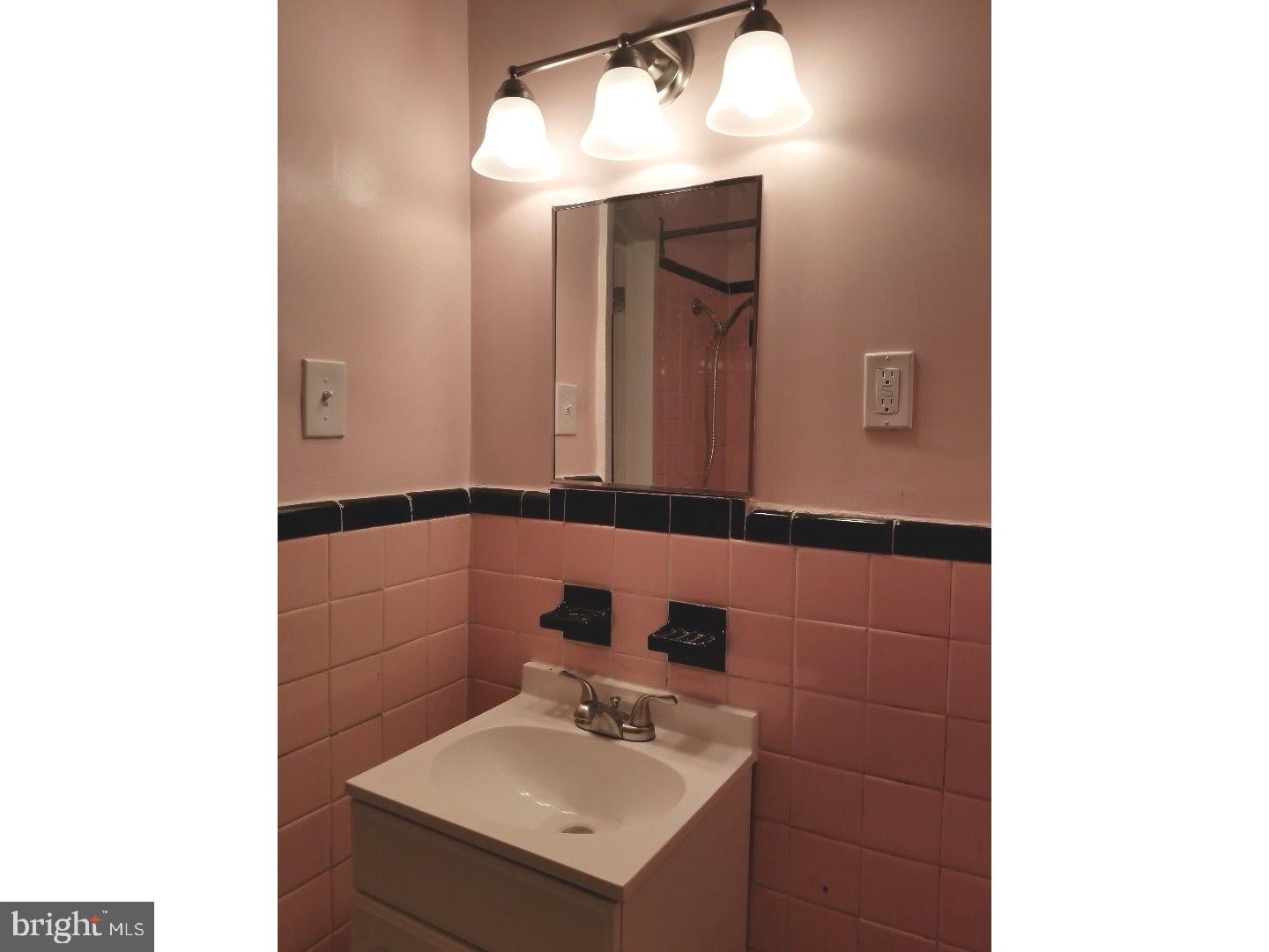 934 North Fallon Street Philadelphia, PA 19131 - Photo 16 of 21 Bathroom