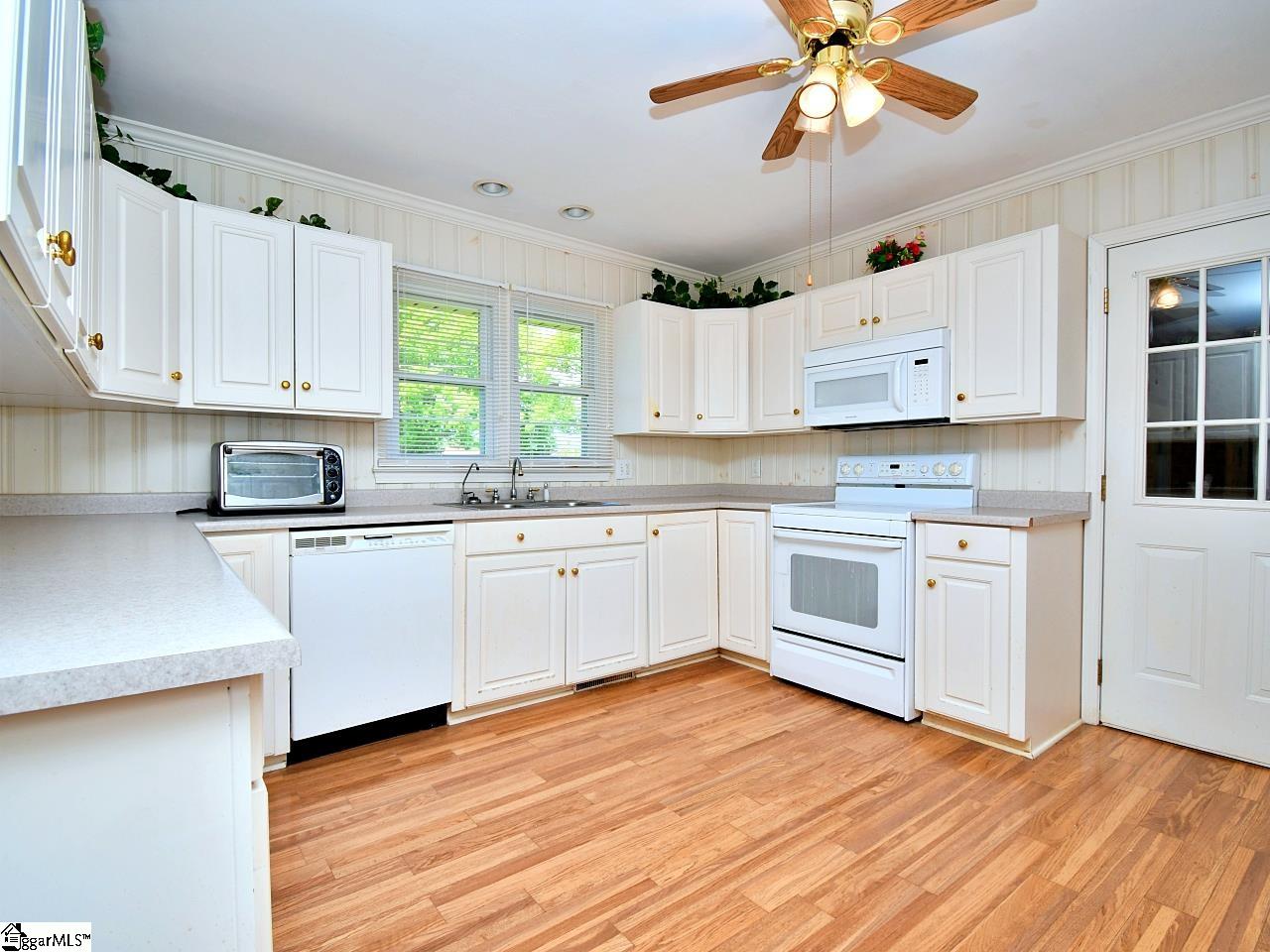 200 Powers Drive Easley, SC 29640 - Photo 6 of 32