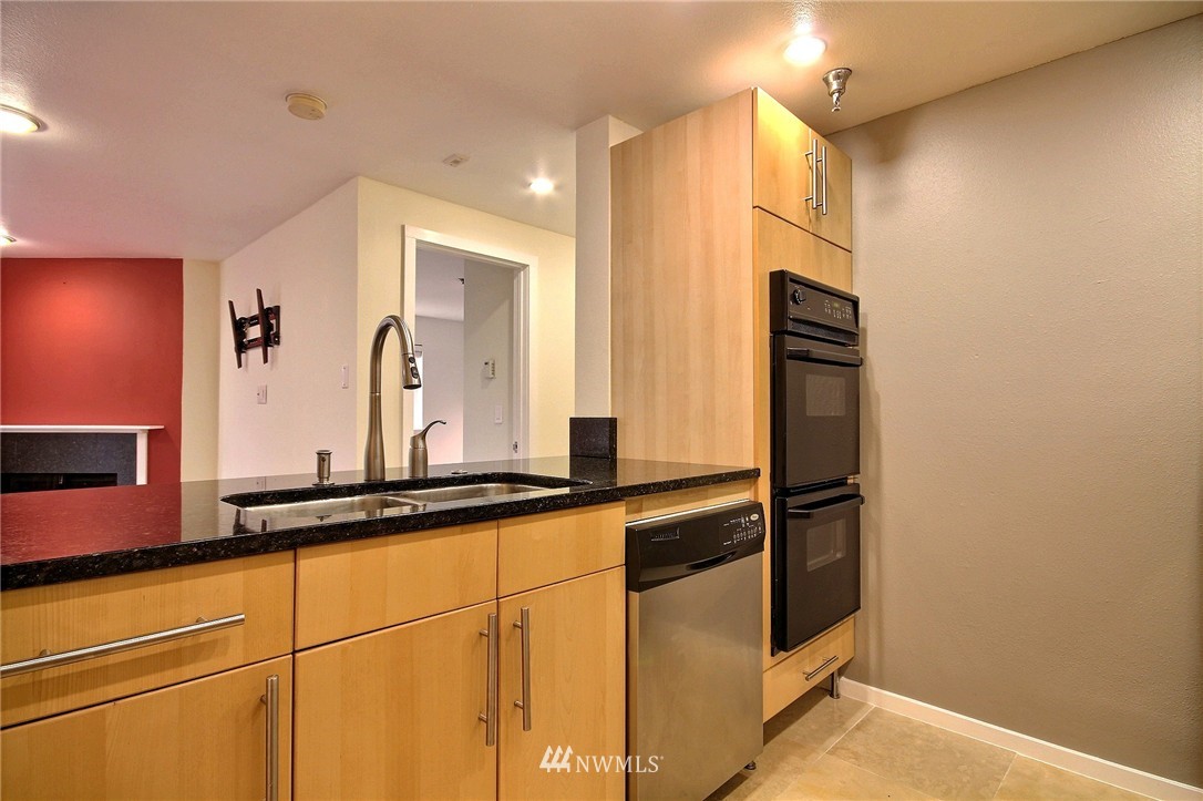 975 Aberdeen Avenue Northeast, Unit F207 Renton, WA 98056 - Photo 3 of 17