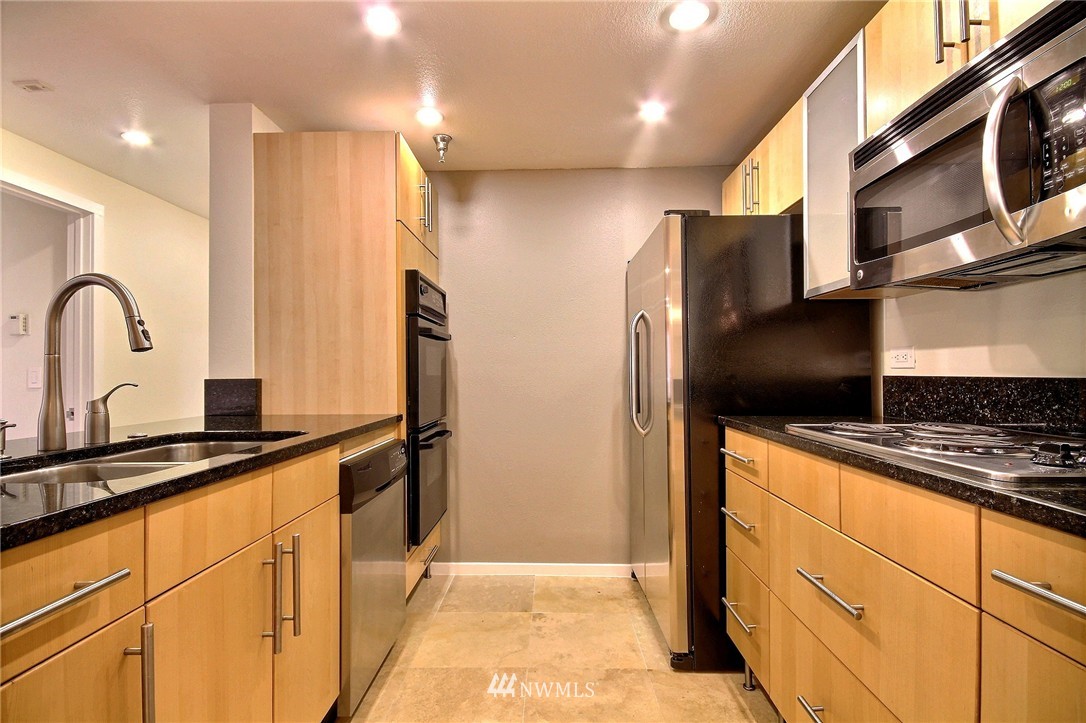 975 Aberdeen Avenue Northeast, Unit F207 Renton, WA 98056 - Photo 4 of 17