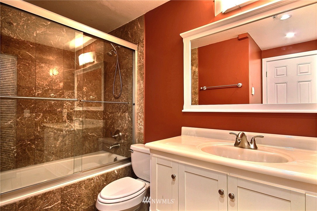 975 Aberdeen Avenue Northeast, Unit F207 Renton, WA 98056 - Photo 9 of 17