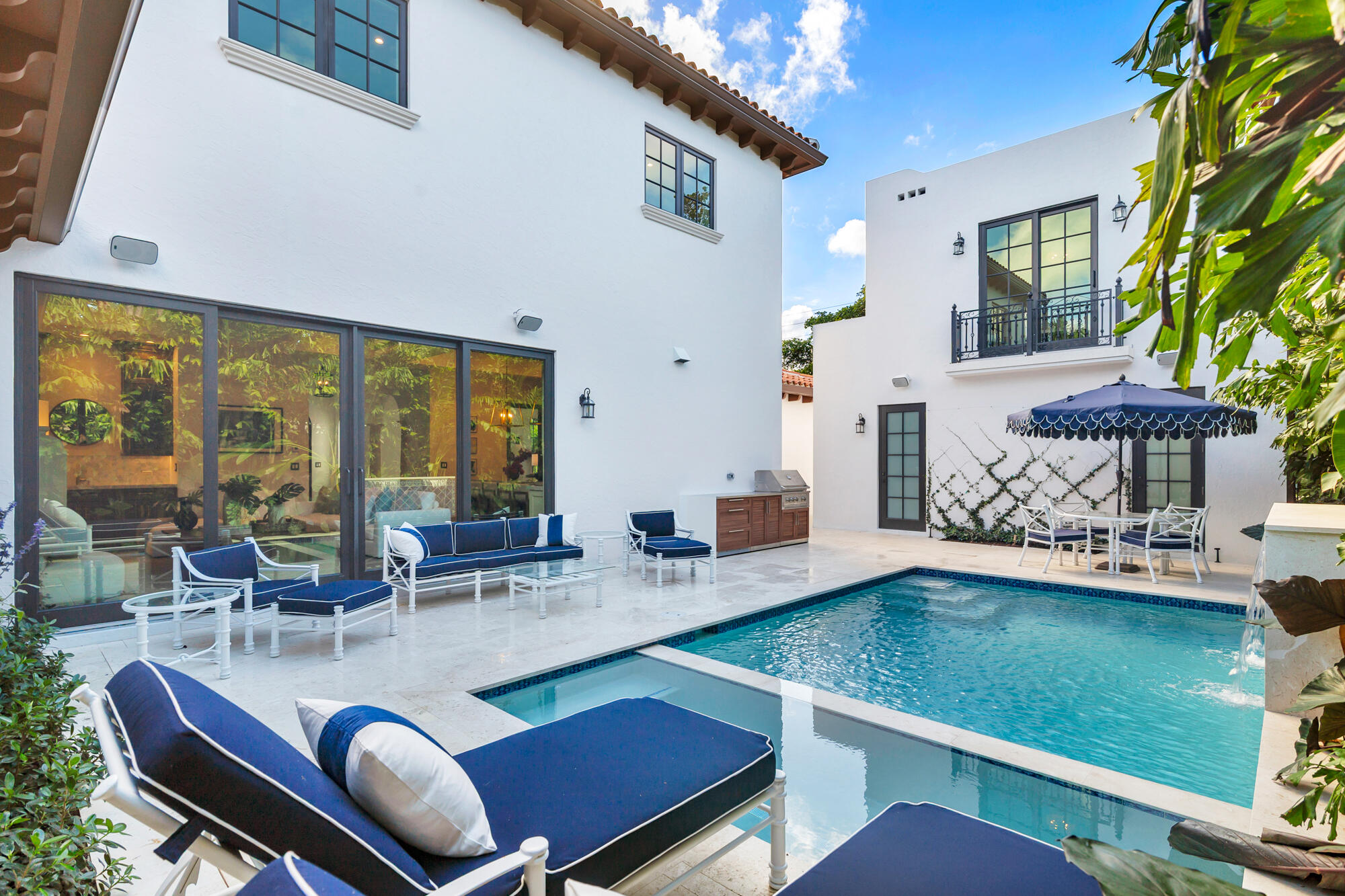 265 Marlborough Road West Palm Beach, FL 33405 - Photo 16 of 77 a dining room with furniture and a large window
